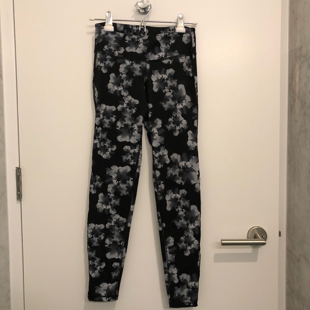 Old Navy Active Black floral print Tights
